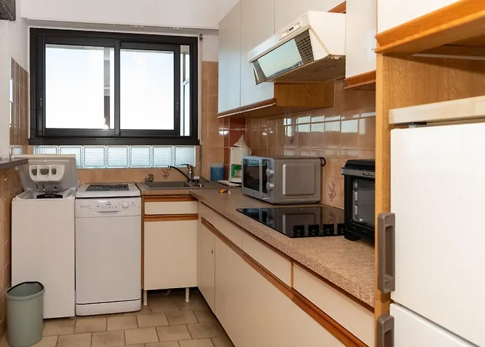 4 Pers. Au Lavandou, Face - Fr-1-803-70 * Le Lavandou